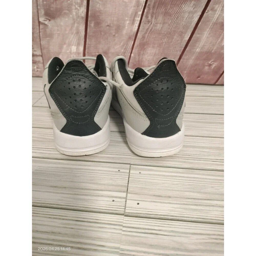 Nike Jordan- Courtside  Grey Black School Basketball School Sz 4Y AR1002-002